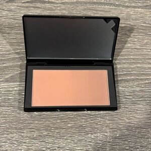 Just Ximena “The Bronzer” in shade “Luna bright”